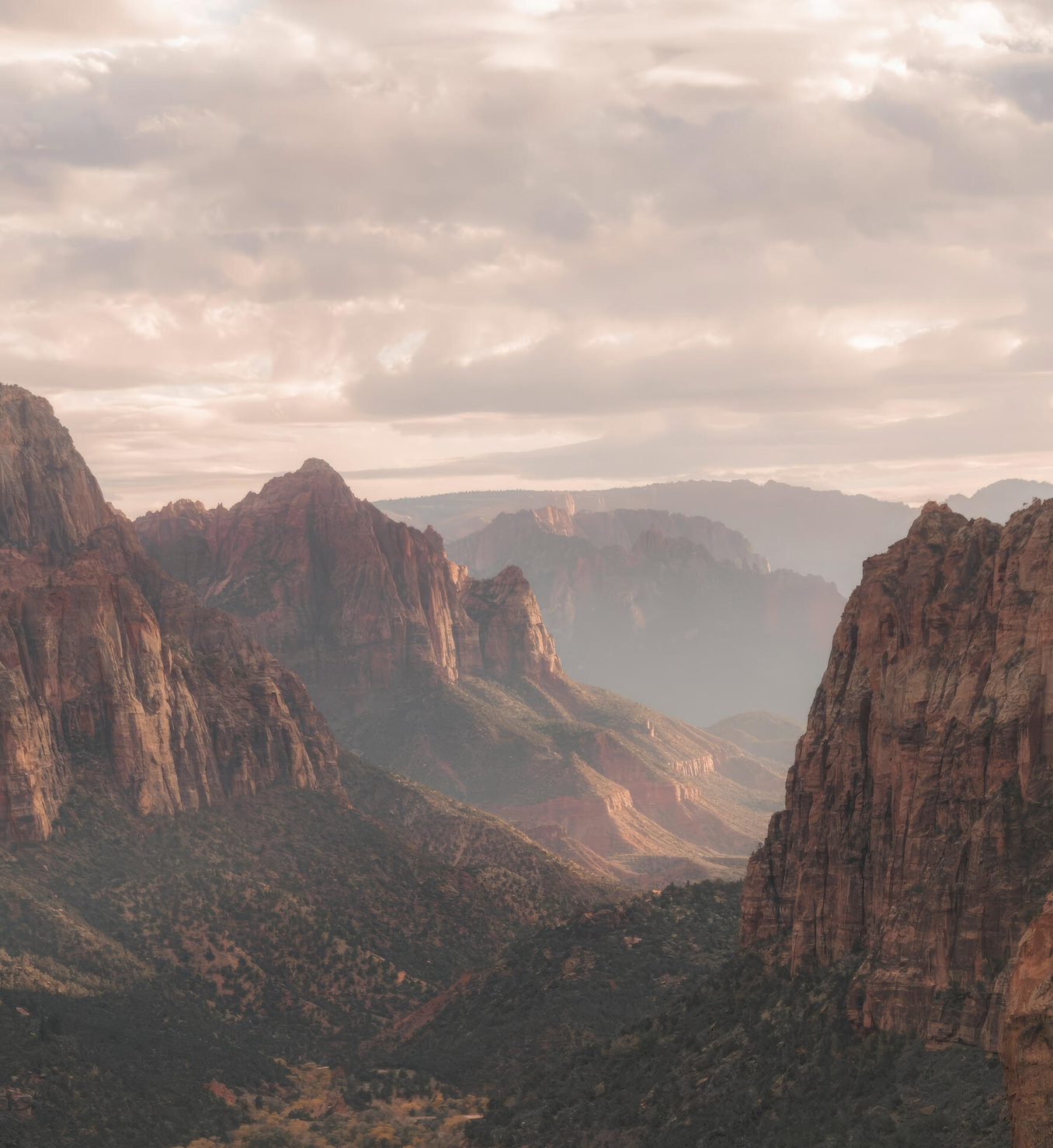 Breathtaking view over the valley from Angels Landing in Zion Park, capturing the majestic beauty of the surroundings